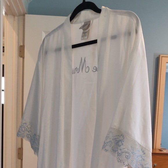 In the Bloom by Jonquil “the Mrs” bridal robe - Picture 7 of 13